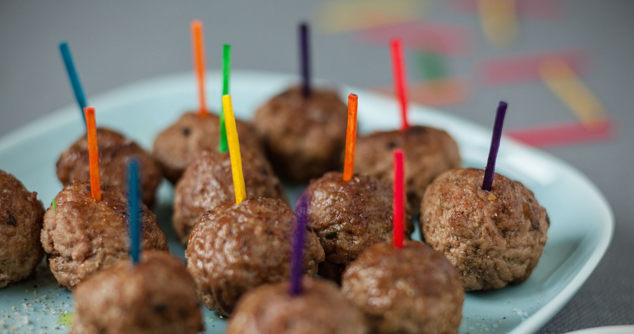 Japanese meatballs are prepared from minced chicken /123RF/PICSEL