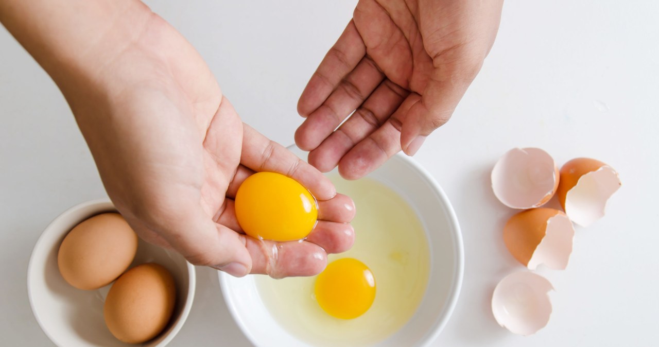 Egg yolks can also help thicken eyebrows /123RF/PICSEL