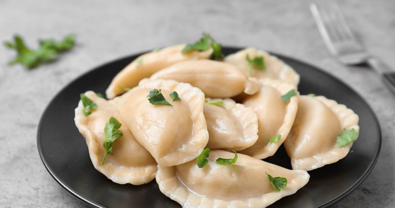 Nothing warms you up after a November walk like a plate of homemade dumplings with groats and mushrooms. /123RF/PICSEL