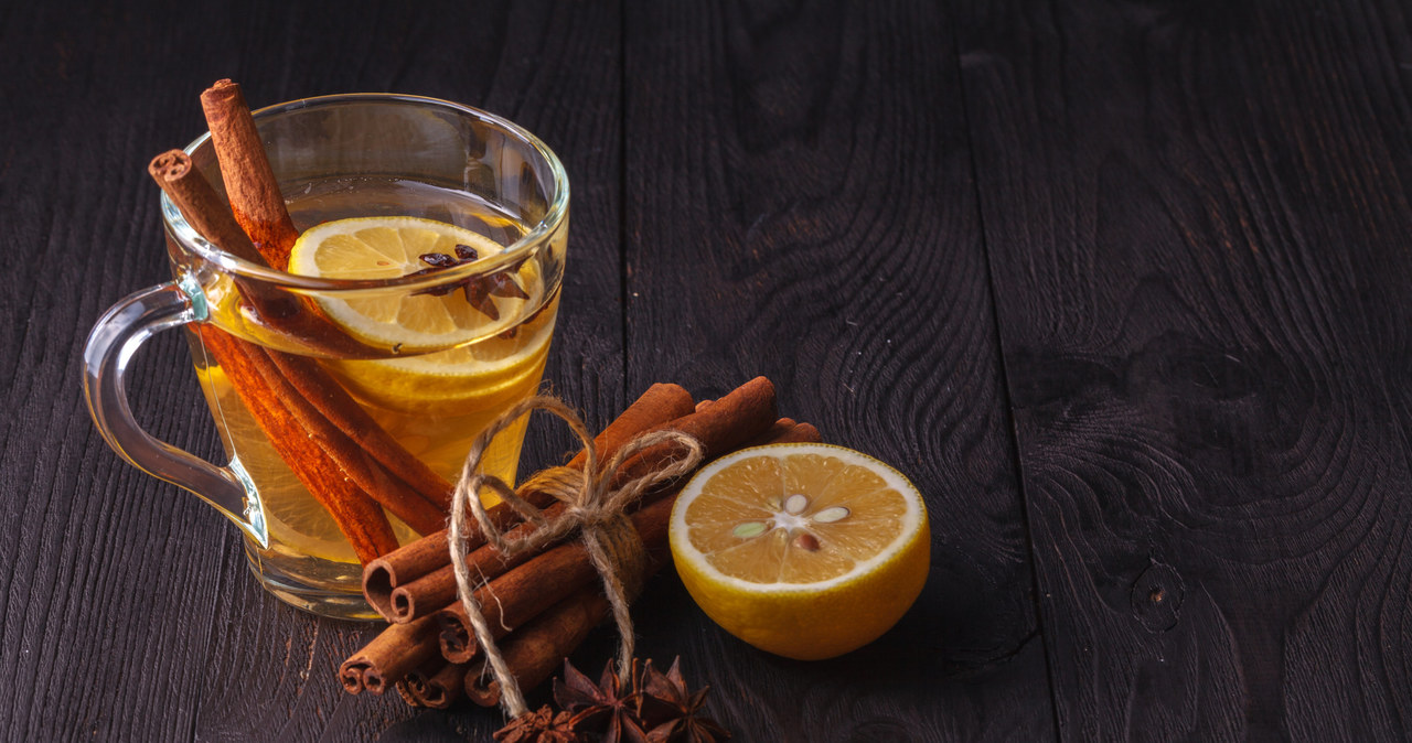 Cinnamon and ginger tea has warming properties and will work for autumn infections /123RF /PICSEL