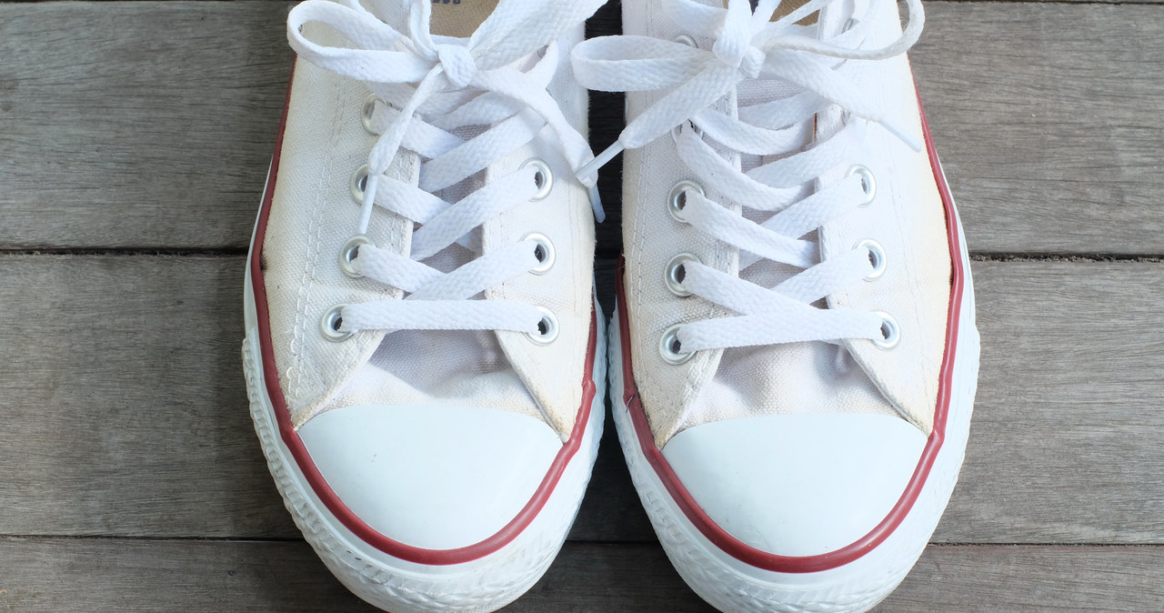 White sneakers match many styles /123RF /PICSEL