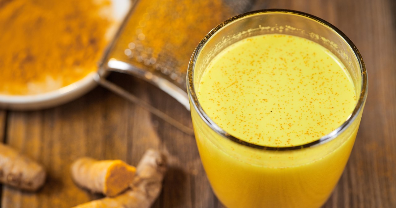 Golden milk will warm you up and help fight infection, including through turmeric /123RF/PICSEL