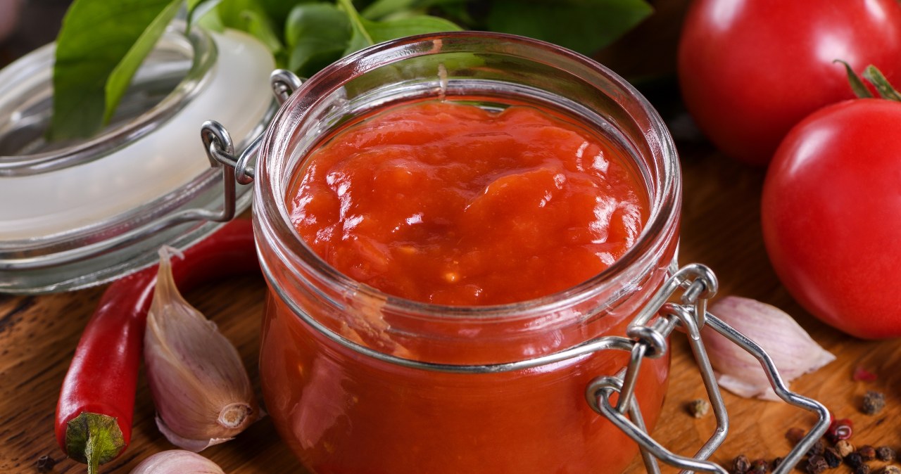 Tomato passata will add a smooth and creamy consistency to the soup /123RF/PICSEL