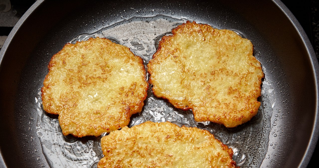 Adding a tablespoon of vinegar to the mixture will make the pancakes not greasy //123rf.com /INTERIA.PL