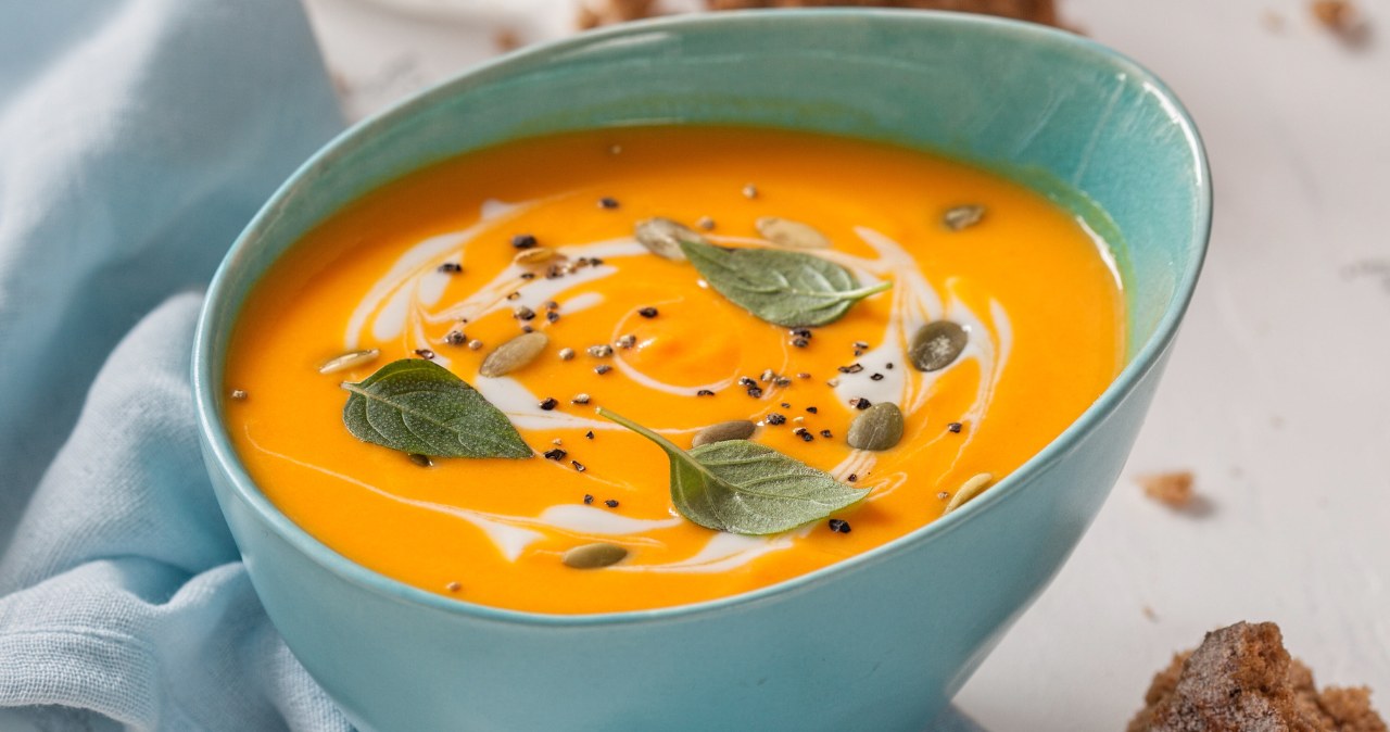 We can add e.g. boiled carrot to the cream soup. This will make it thicker /123RF/PICSEL