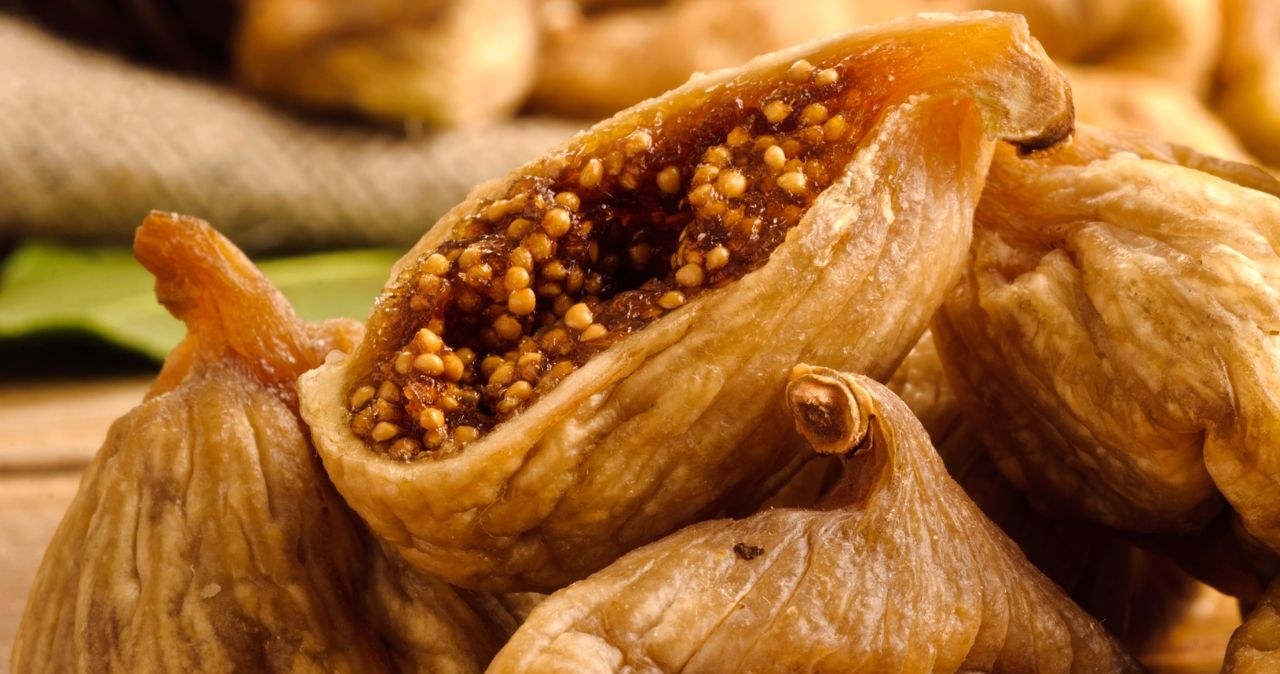 Dried figs are a healthy and sweet snack /semakokal /canva pro