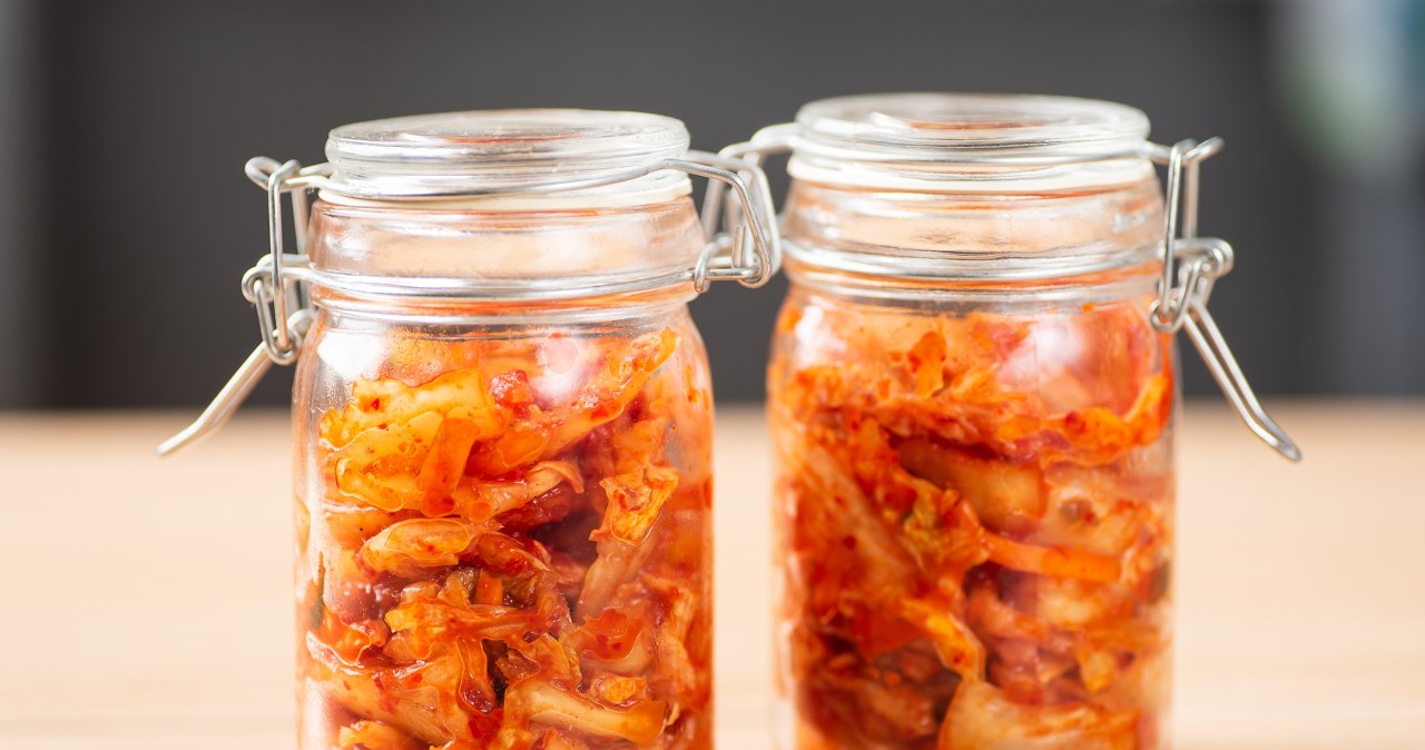 Prepare kimchi in glass jars and store throughout the winter /Pixel