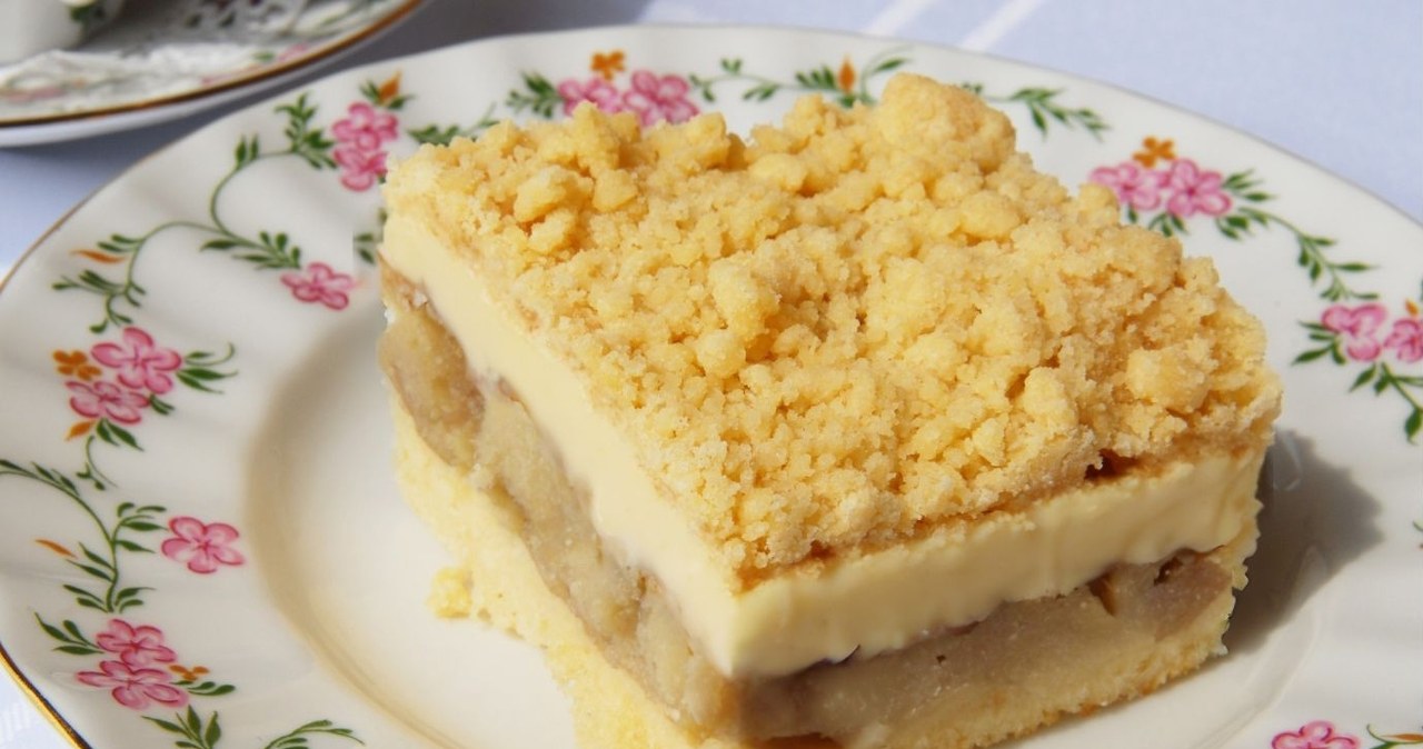 Cake with pears and pudding is a classic among autumn baking /yanuz /123RF /PICSEL