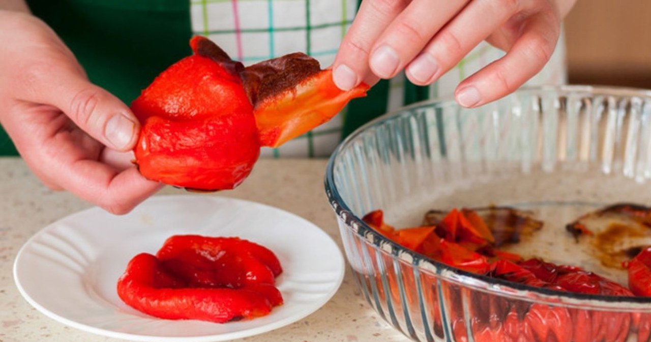 The skin left on the pepper is unappetizing, hard and may even be harmful to health /dolphytv /123RF/PICSEL