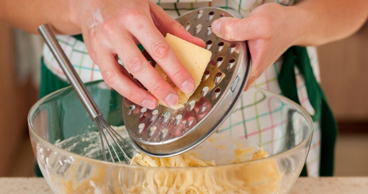 Yellow cheese will add a salty flavor to the muffins /dolphytv /123RF/PICSEL