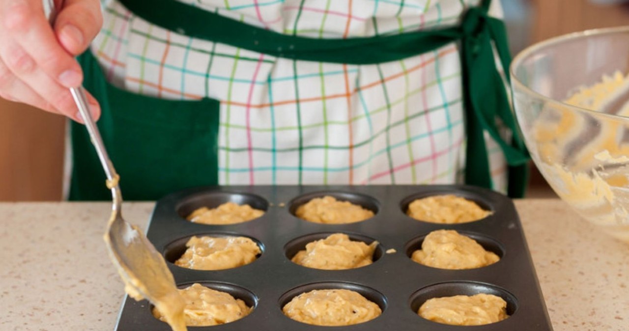 Before putting the dough into the pan, grease it well /dolphytv /123RF/PICSEL