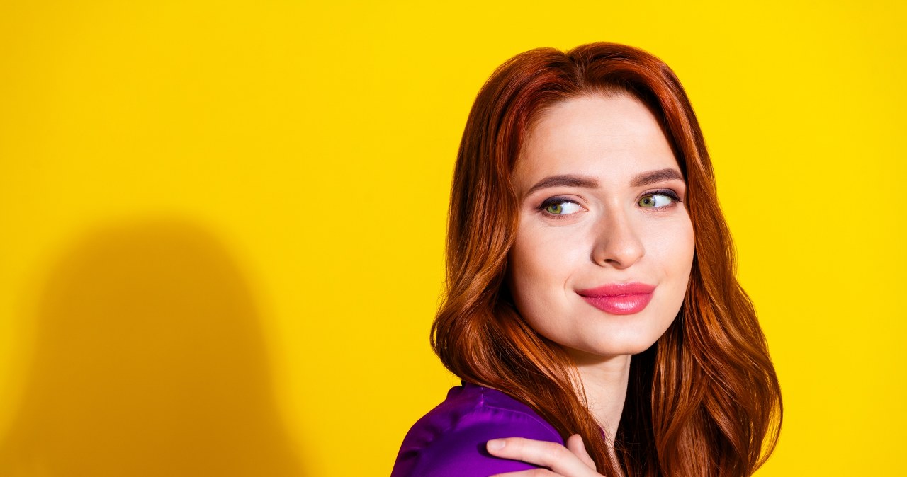 Red hair color is a great choice for women with a warm beauty tone /Pixel
