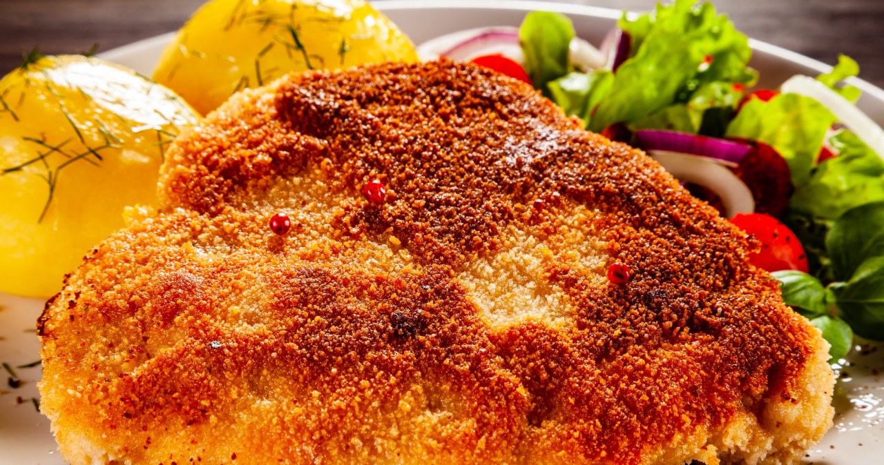 These pork chops taste like grandma's. Just 1 thing is enough to make them crispy and juicy