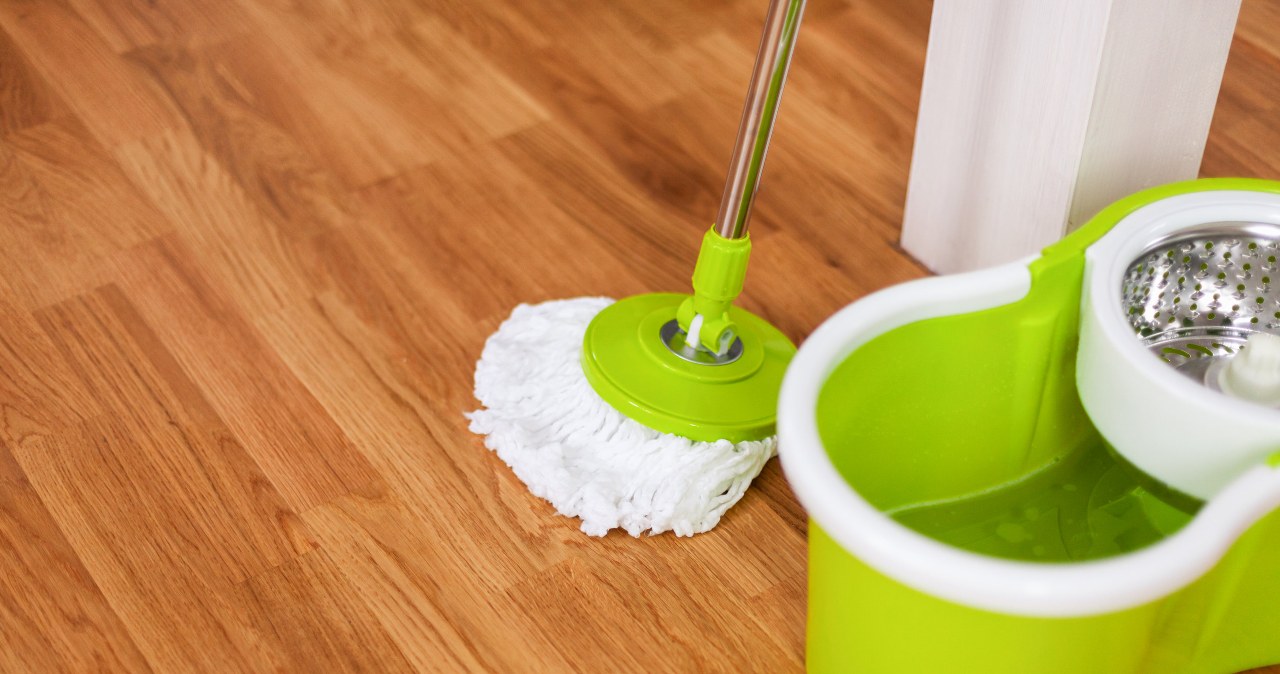 Claced panels are your bane? This is how you will restore their glow without scraping