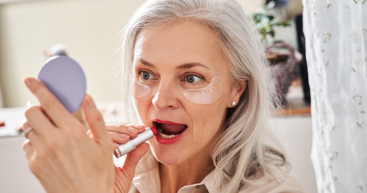 This is how to paint your lips after 50. They will be optically larger and fuller