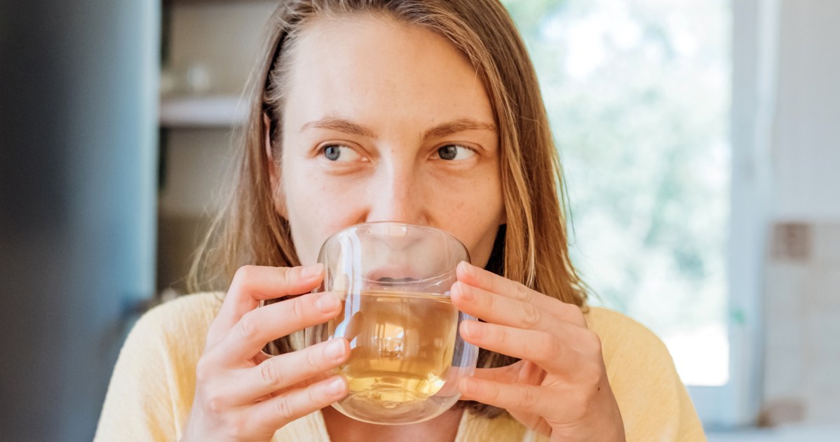 Drink this tea every day. Smoothes wrinkles and burns fat from the sides