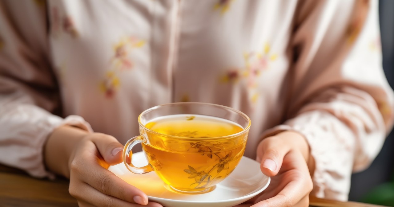 Drink this tea in the evening. You will get rid of flatulence and your intestines will thank you