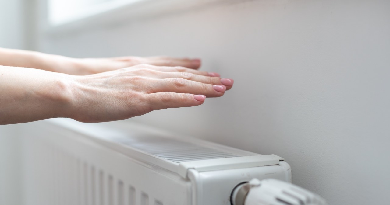 ​The radiator is warm at the top and cold at the bottom? Do this and the problem will go away