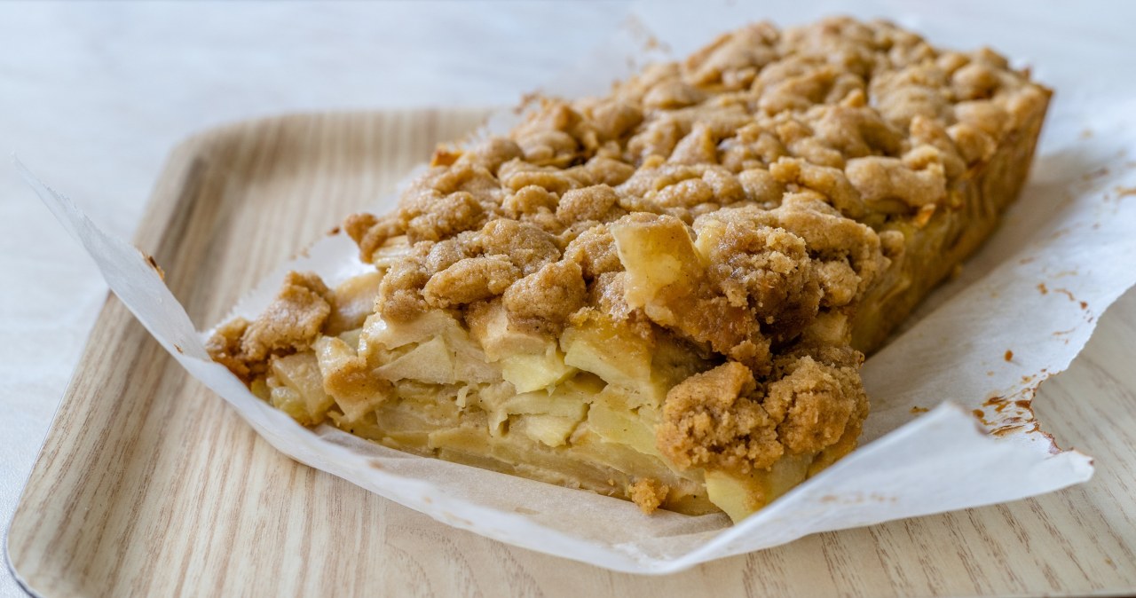 Apple cake for lazy people. Just mix the ingredients and bake