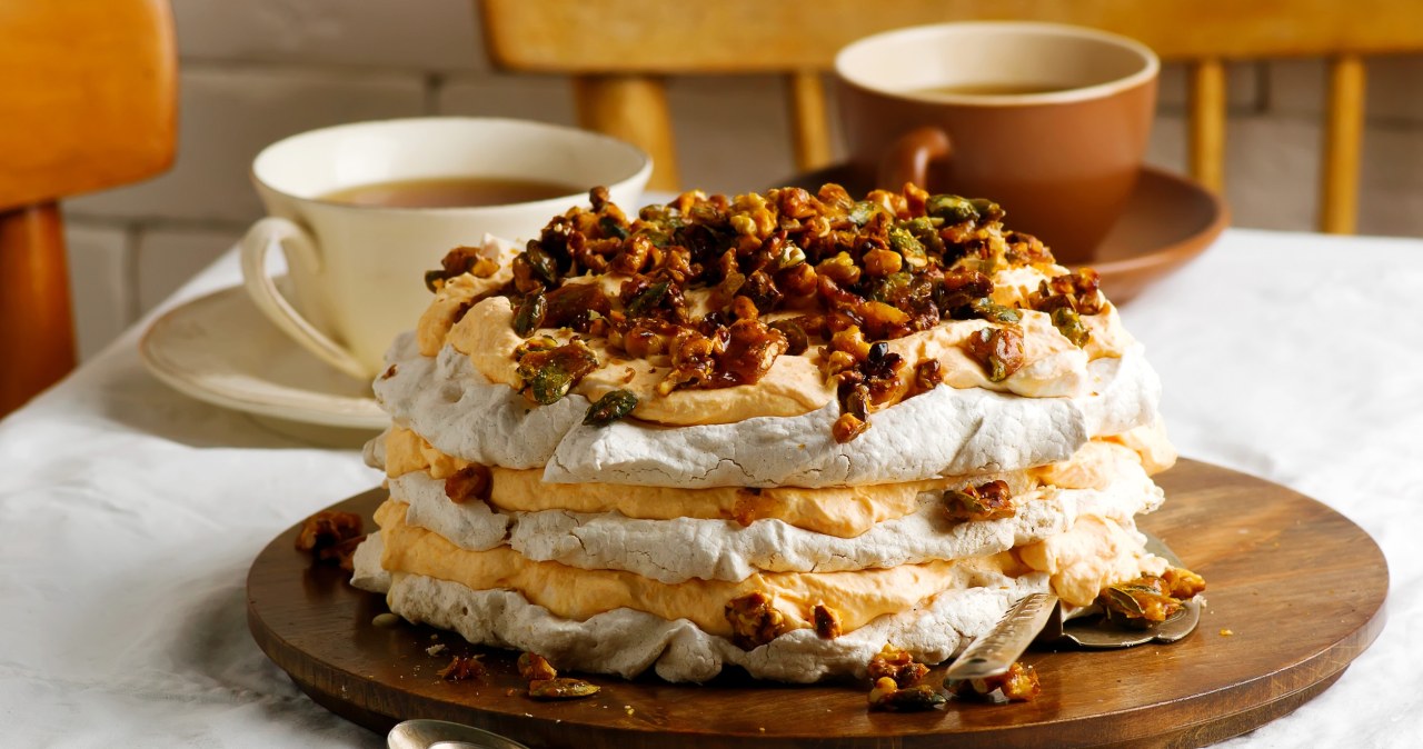 You haven't eaten meringue like this before. Here's an autumn pumpkin pavlova