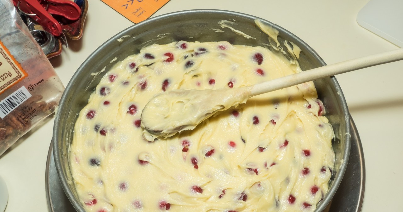 An autumn classic that is also perfect for the holidays. This is one of the simplest cake recipes