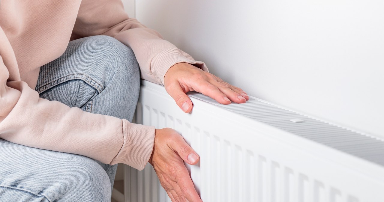 Does the radiator make such sounds? This is how you can solve the problem without calling a plumber