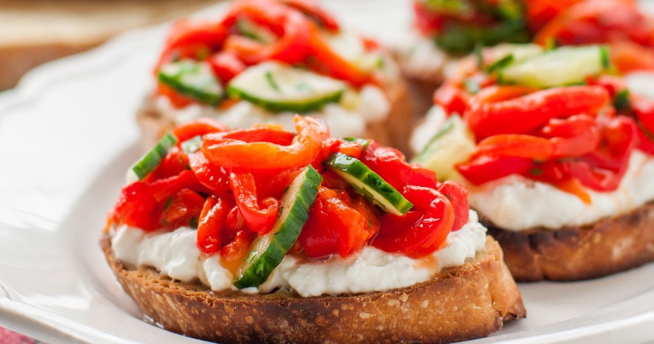 Crispy toast with vegetables and creamy cheese. I make it when I have no idea for dinner