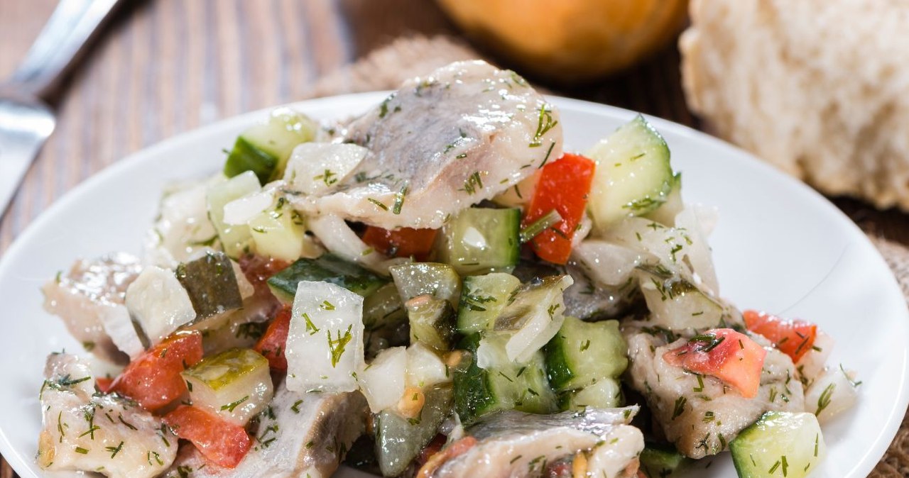 We usually eat at parties, we should regularly. It is healthy fuel for the good functioning of the brain and heart