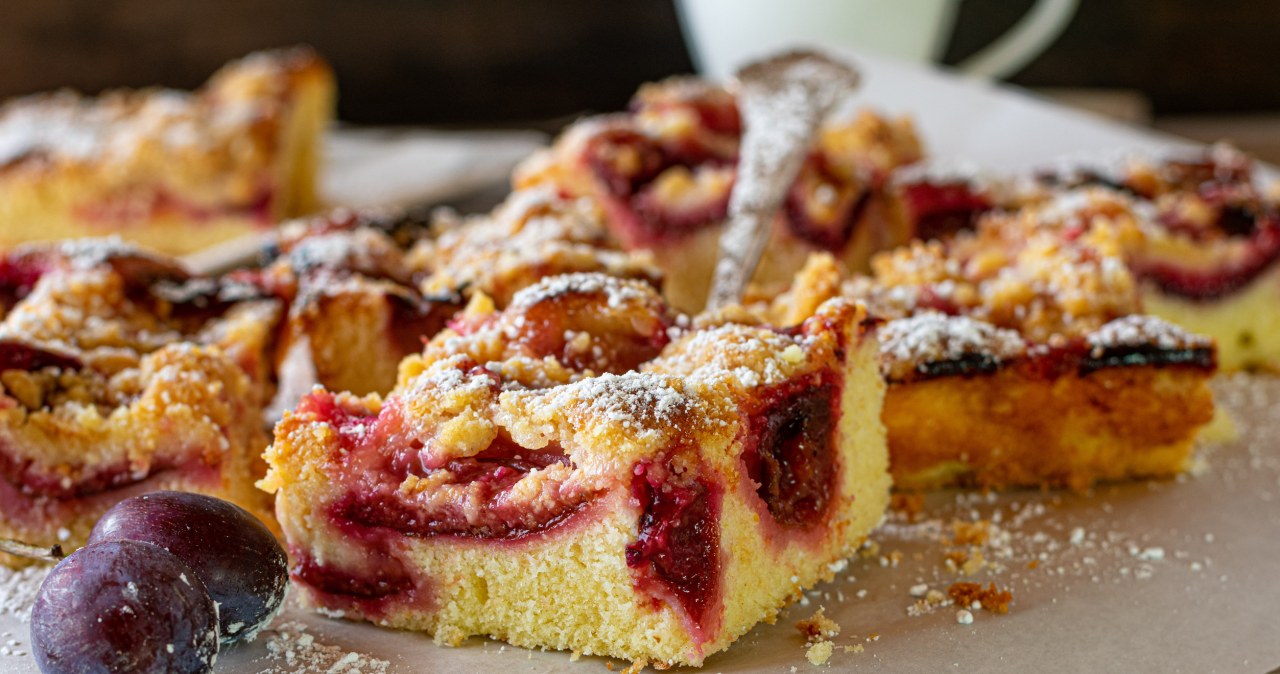 Moist with fruit, with a crunchy crumble on top. A simple plum tree is a fall hit