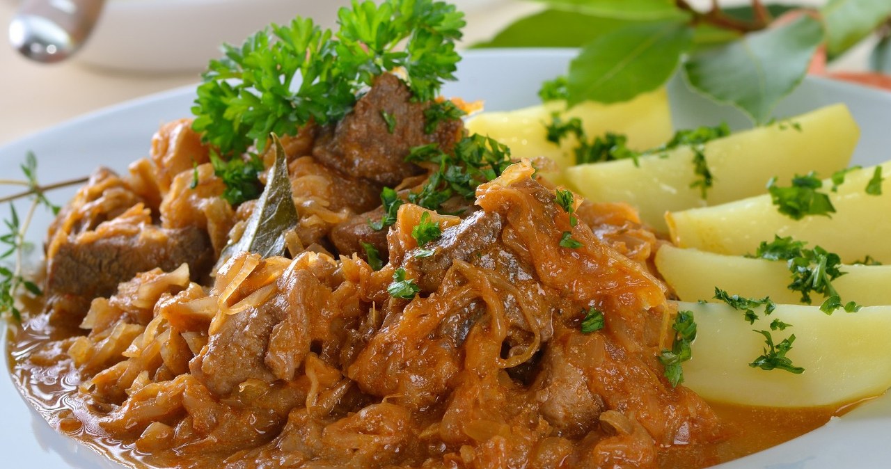 Warming goulash is a classic of Hungarian cuisine. The sauce with sauerkraut does the job here
