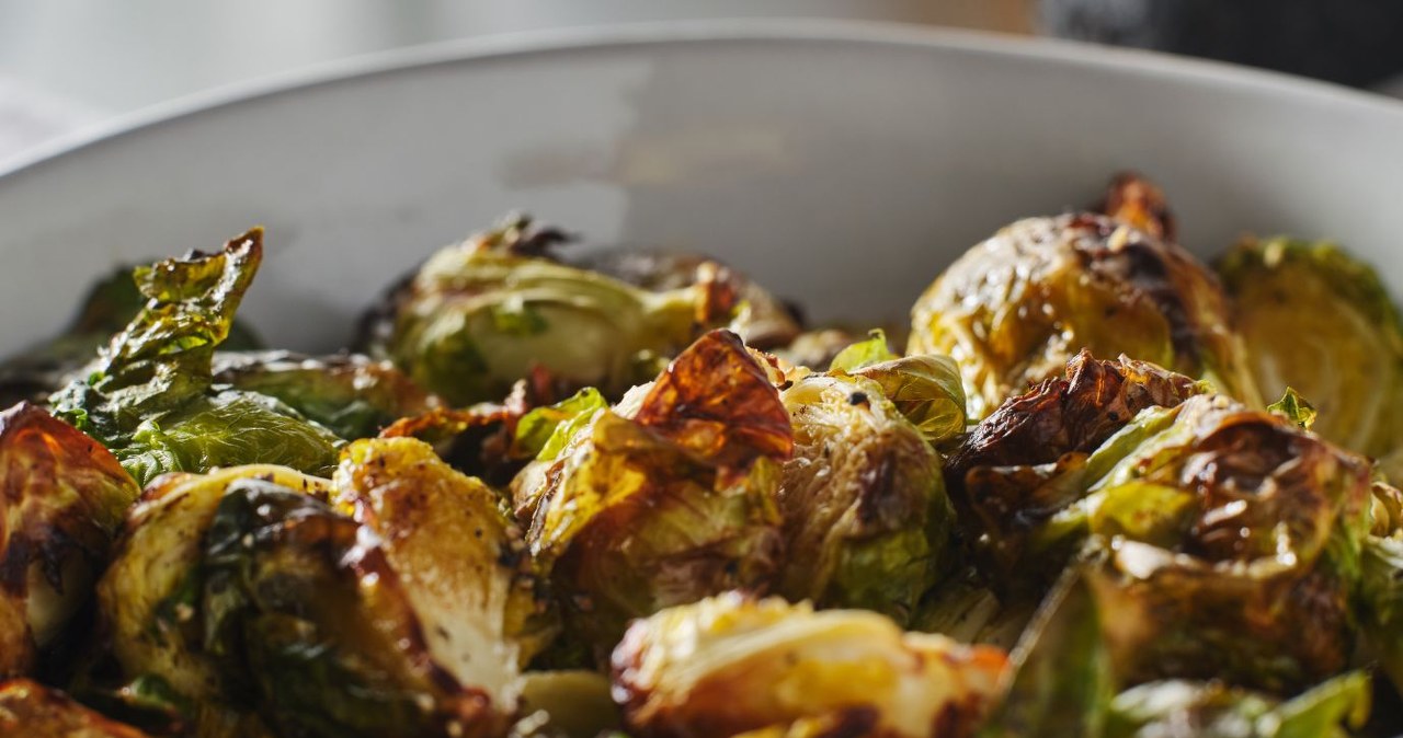 It is most delicious in autumn, it supports circulation and protects against stress. Bake until crisp or shred for salad