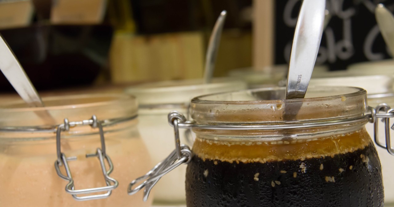 I pour this dressing over the salad, it tastes surprising. Even your mother-in-law will appreciate it