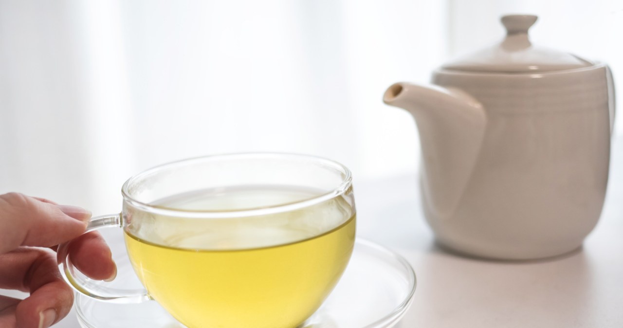 I drink it in the morning instead of strong coffee. I have more energy, I can concentrate easier, and my waist is looser