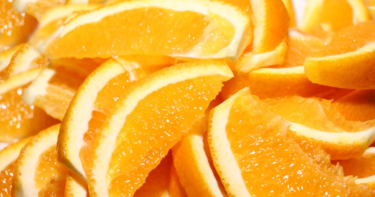 Fruit is like a protective umbrella, not only for seniors. It supports bones and muscles, improves digestion, and is a friend of the heart