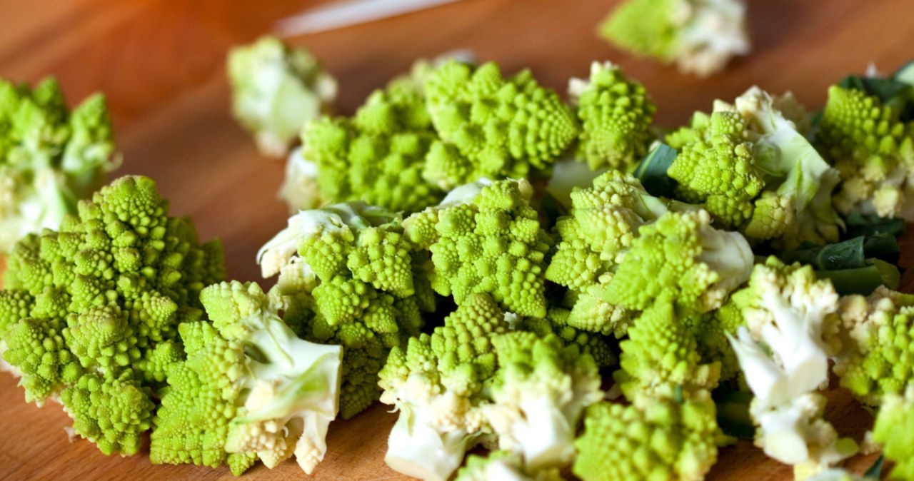 It looks exotic, so we just watch with curiosity. Meanwhile, it is good for bones, beautiful skin and high blood pressure