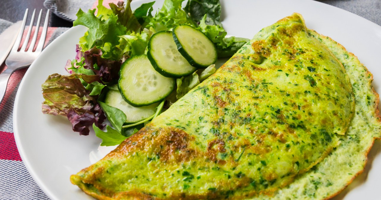 Instead of stuffing yourself with bread, make a nutritious wrap. There is no flour, only healthy ingredients and it fills you up for a long time