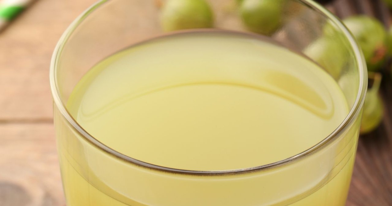 Few people know that the juice from these fruits helps reduce fever. At the same time, it takes care of your joints and relieves stress