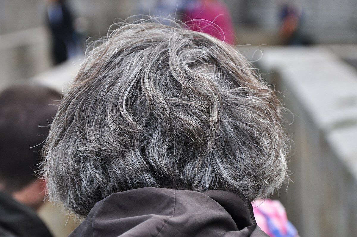 Having gray hair may have an unexpected health benefit