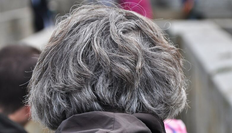Having gray hair may have an unexpected health benefit
