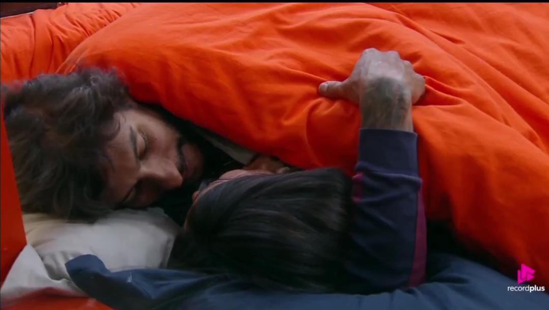 noite-quente-em-“a-fazenda-17”:-beijos,-punicao-e-treta-agitam-festa