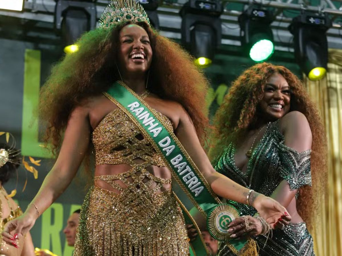 iza-e-coroada-rainha-da-imperatriz-leopoldinense-para-o-carnaval-2026
