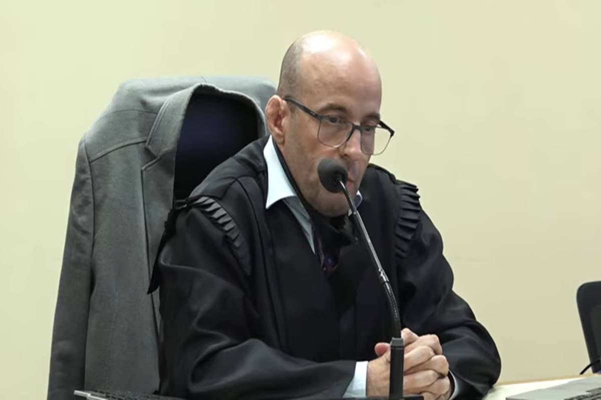 juiz-diz-que-defesa-falou-“por-apenas-40-minutos”-e-dissolve-juri