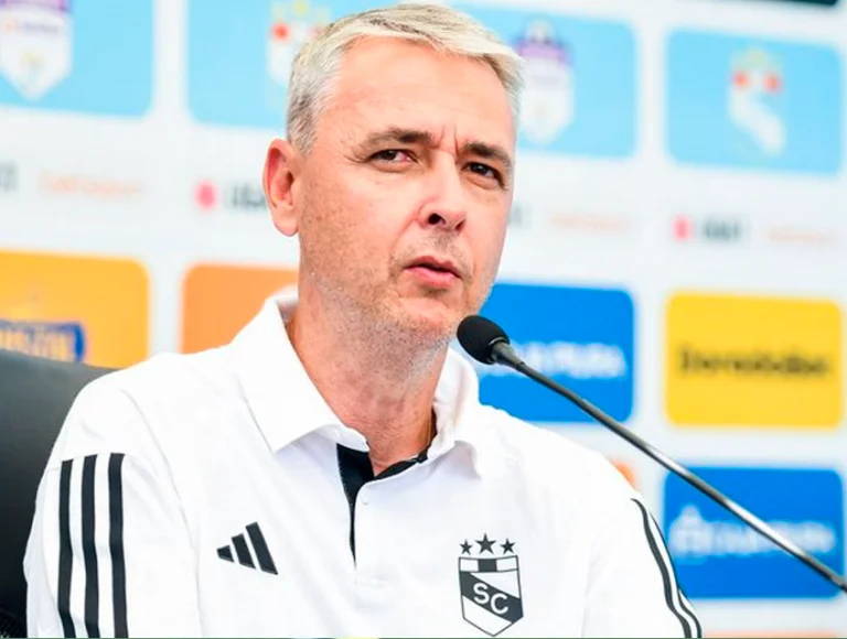 apos-queda-na-liberta,-tiago-nunes-aponta-desrespeito-de-abel-e-critica-gramado-do-allianz