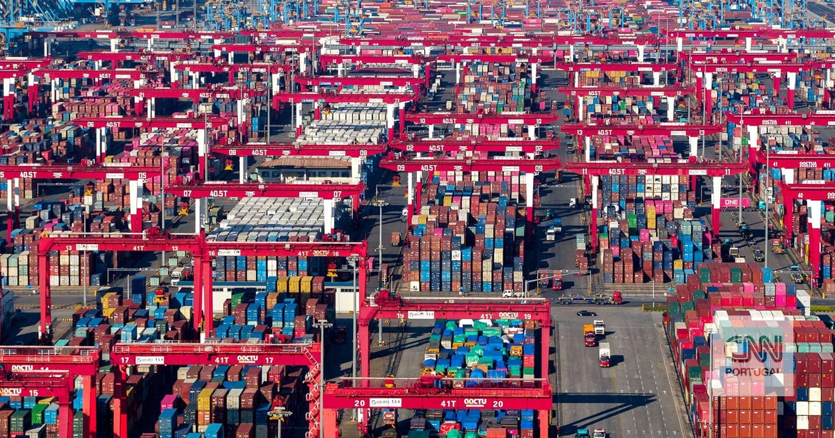 The trade war is back: Trump announces 100% additional tariffs on China