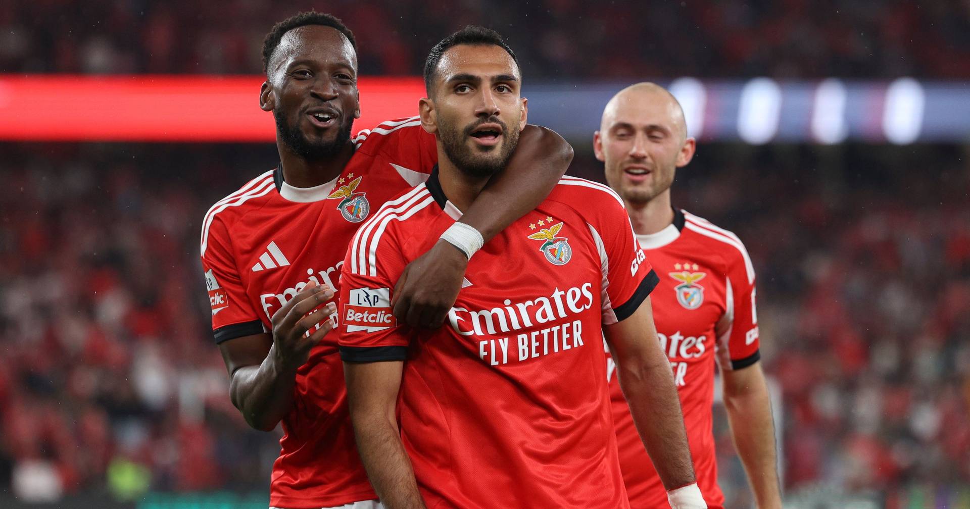 Benfica beats Arouca na Luz 5-0
