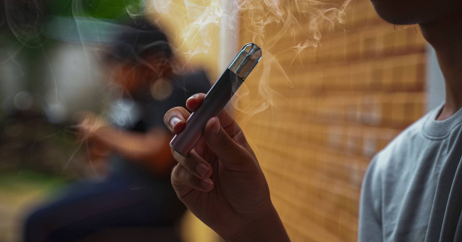"Every cigarette, even electronic cigarette, changes the brain": addiction among young people is increasingly difficult to reverse