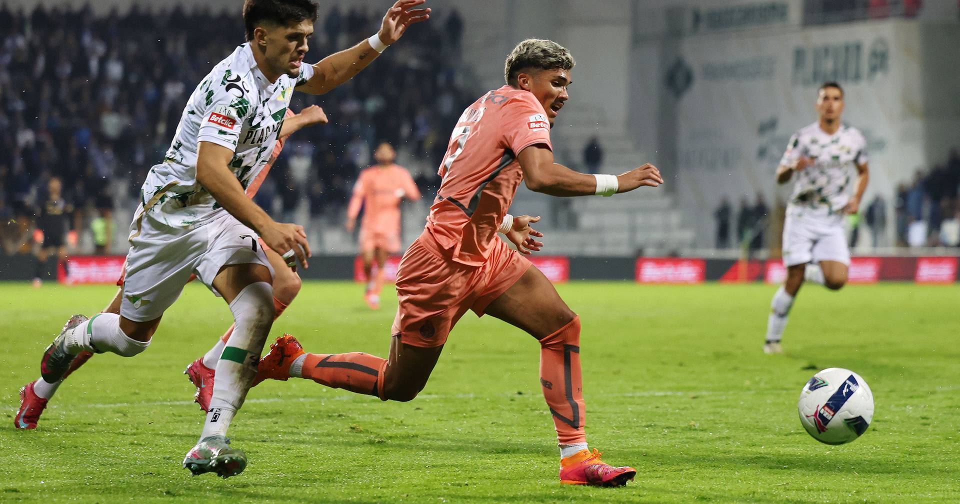 FC Porto wins at Moreirense's home and consolidates its leadership of the championship