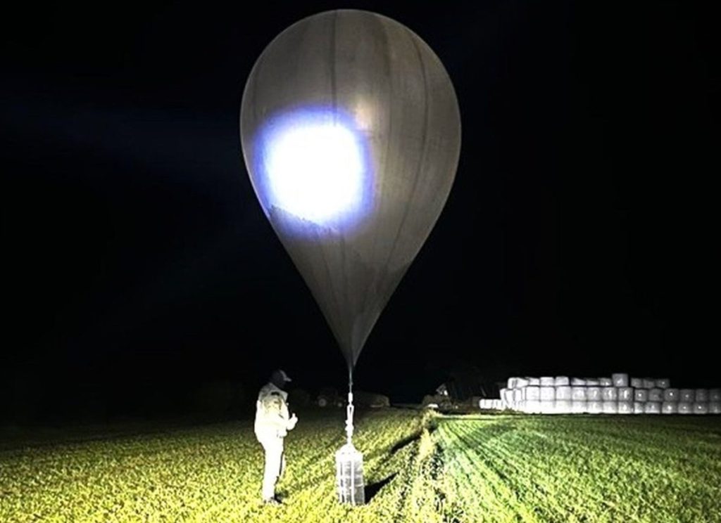 Lithuania: Closes border with Belarus after balloon 'invasions'