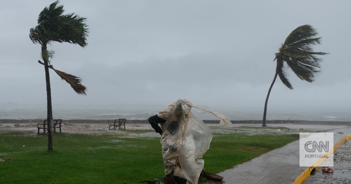 It's like "releasing a dozen Hiroshima bombs in a cadence of seconds": the impact of Hurricane Melissa