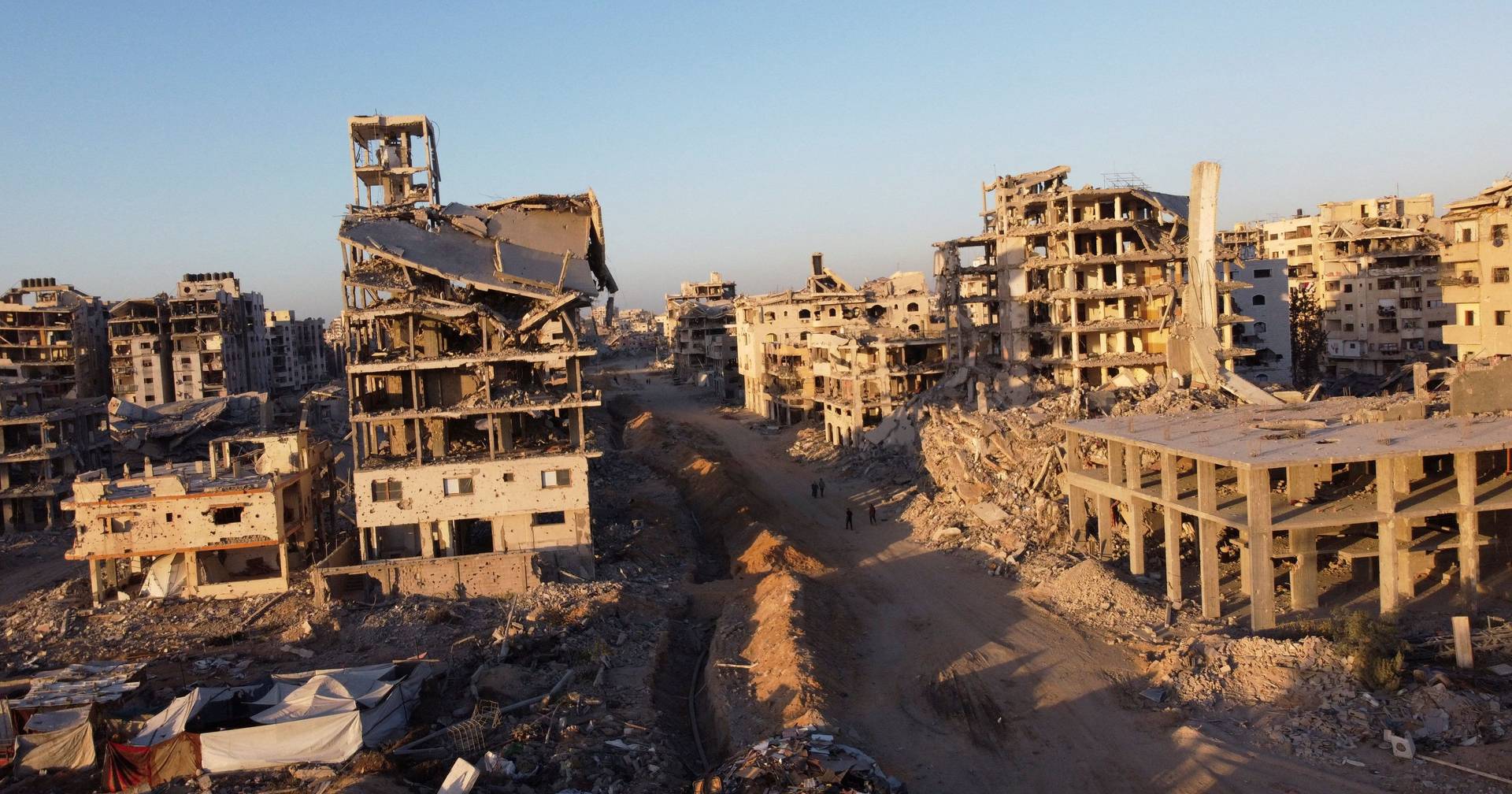 At least 50 dead in Israeli attacks on Gaza